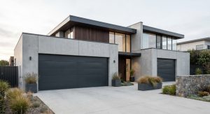 Sectionnelle, basculante ou enroulable : comment choisir une porte de garage adaptée à son usage
