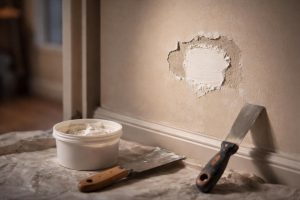 Reboucher un Trou dans un Mur : Quel Enduit Choisir ?