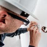 Se former au CAP Électricien en ligne : compétences clés et atouts pour les professionnels du bâtiment