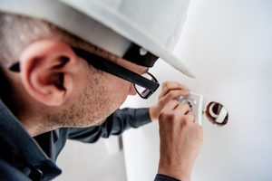Se former au CAP Électricien en ligne : compétences clés et atouts pour les professionnels du bâtiment